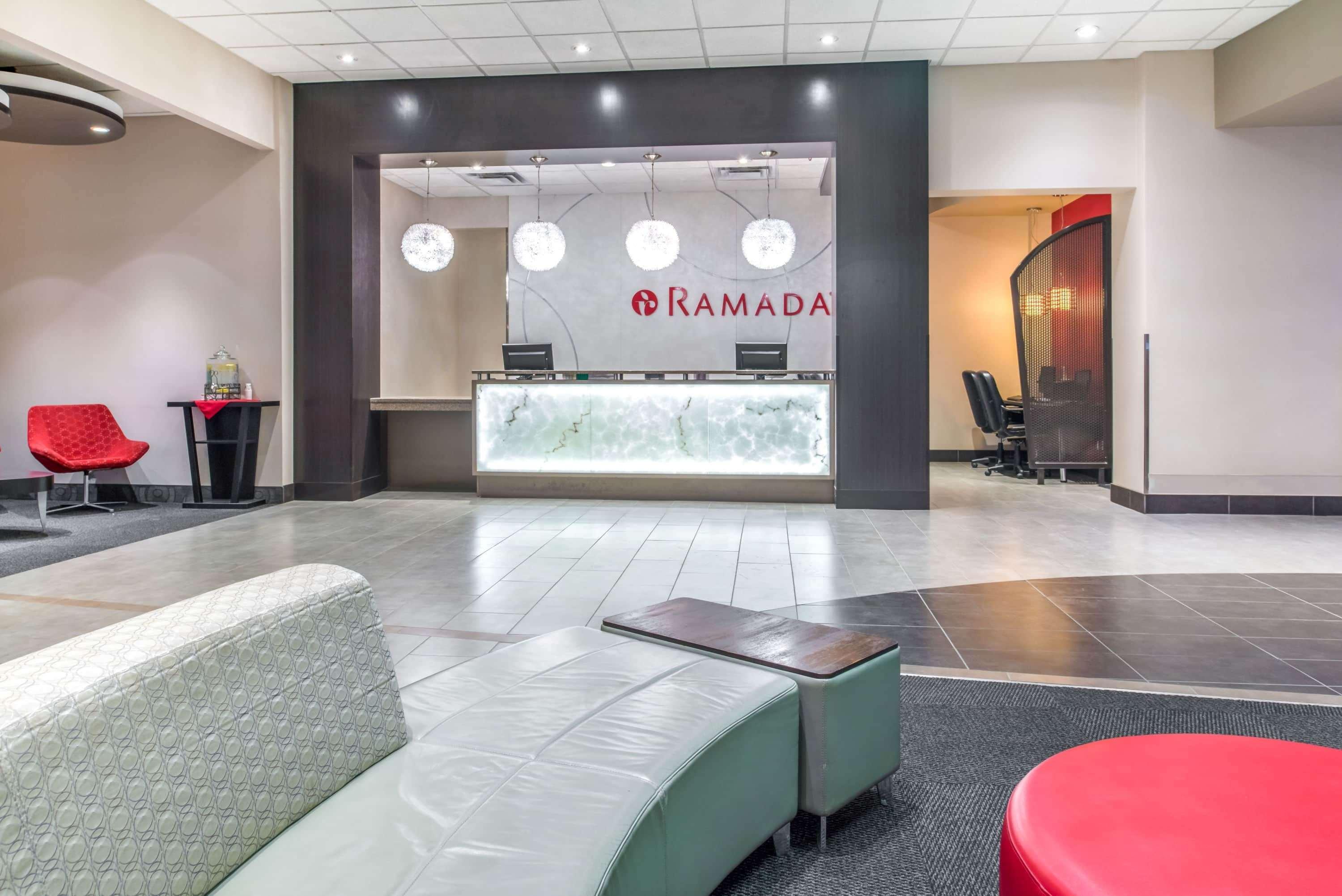 Ramada By Wyndham Saskatoon Hotell Exteriör bild